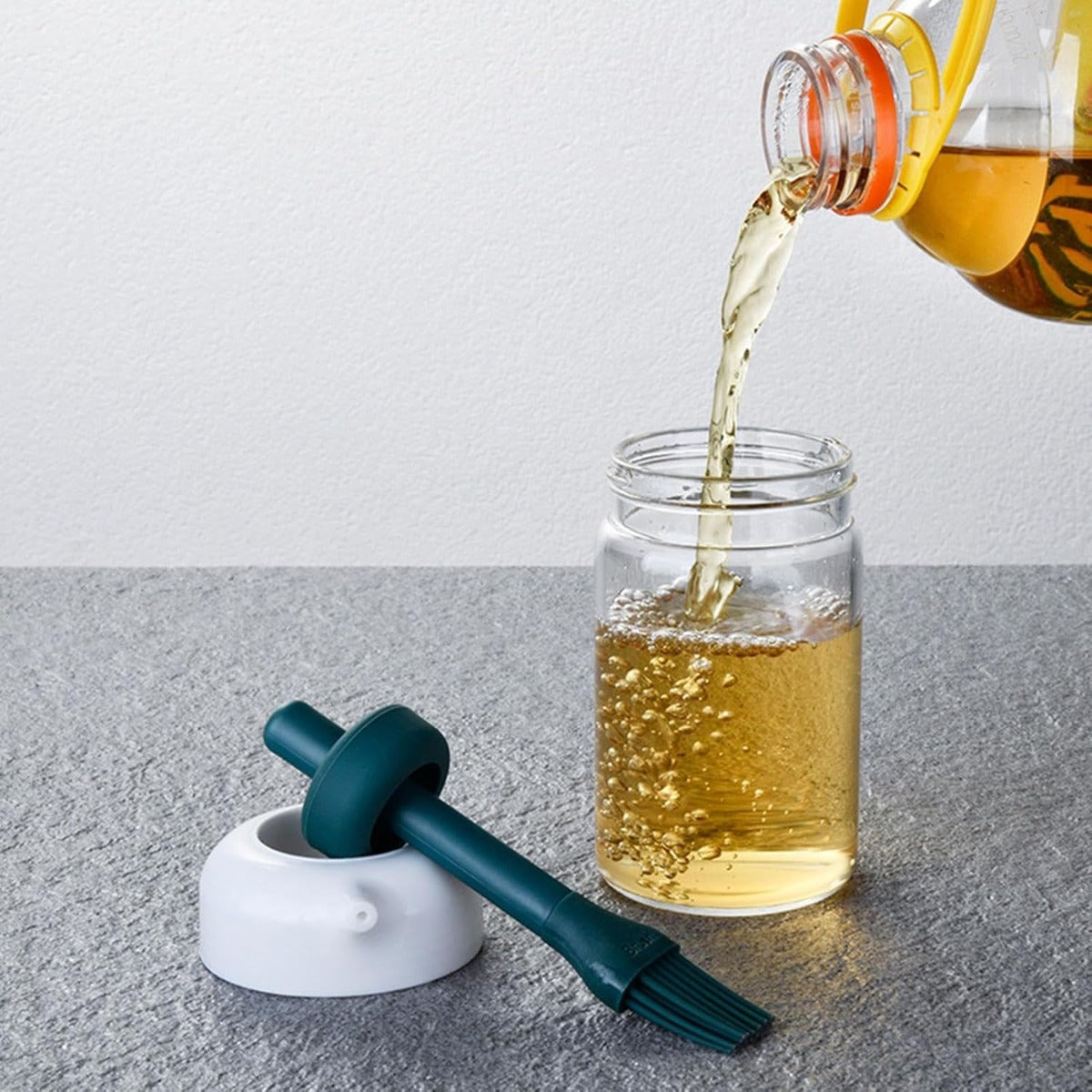Borraccia per Olio 2 in 1 con Spazzola - Contenitore Multifunzionale per Condire e Cucinare