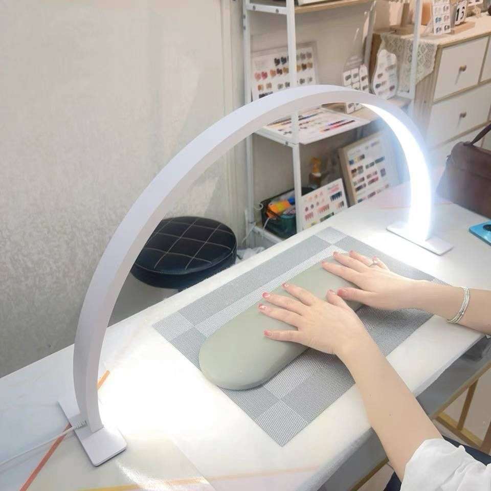 Luce a mezzaluna a LED nails - MercatoneSmart.it